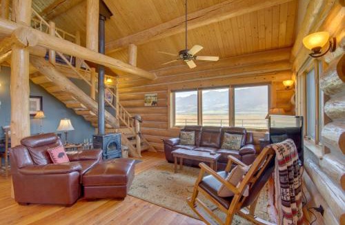 Livingston House | Yellowstone Cabin w/Stunning Mountain Views