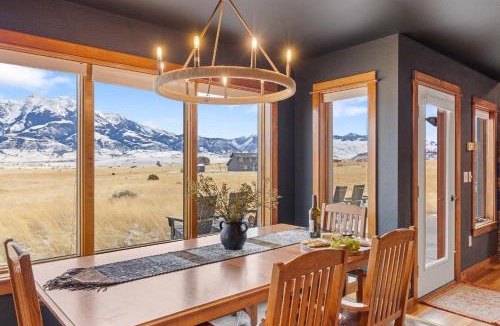 Emigrant House | Yellowstone Fun House Hot Tub Game Room 360 Views