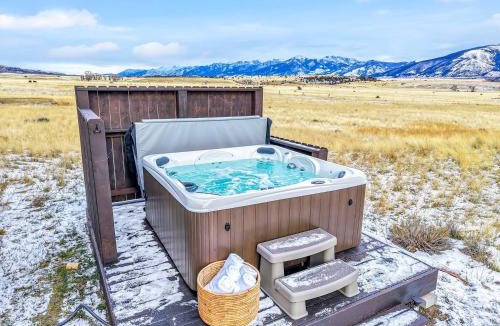 Emigrant House | Yellowstone Fun House Hot Tub Game Room 360 Views