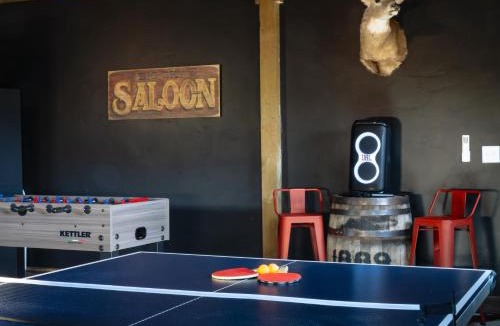 Emigrant House | Yellowstone Fun House Hot Tub Game Room 360 Views
