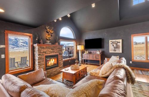 Emigrant House | Yellowstone Fun House Hot Tub Game Room 360 Views