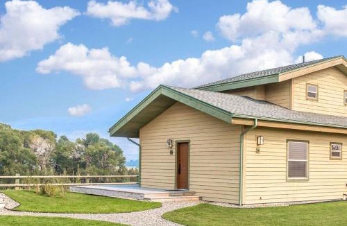Livingston Cabin | Yellowstone Valley Lodge, an Ascend Collection Hotel
