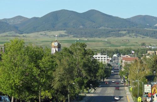 Lewistown Hotel | Yogo Inn