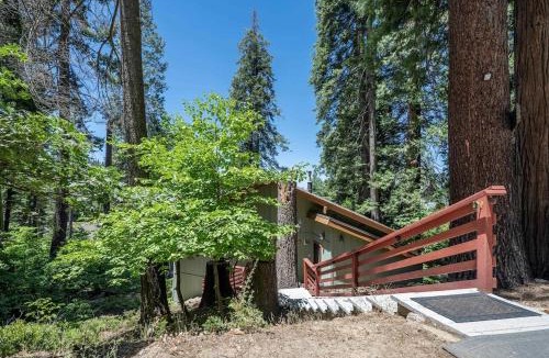 Yosemite West House | Yosemite Cub's Cabin