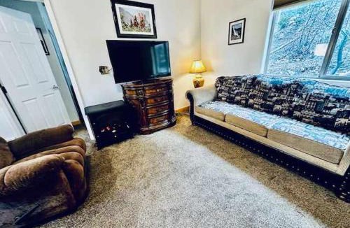 Yosemite West Apartment | Yosemite Woods Duplex in Yosemite-Upper Unit