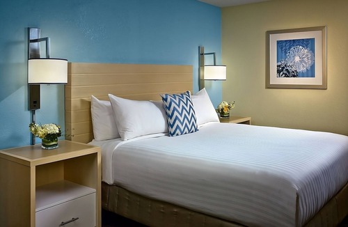 Omaha Hotel | You Found it! Free Breakfast, Free Parking, Onsite Pool, Private Kitchen