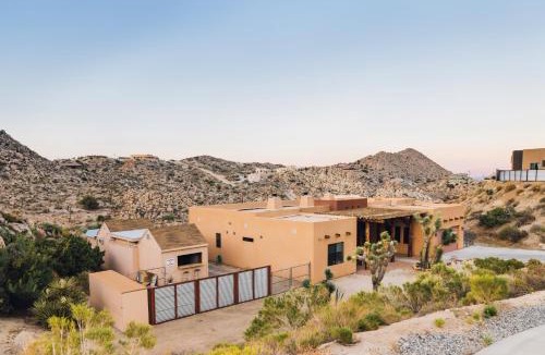Yucca Valley House | Yucca Valley Gem: Relaxing Adobe Retreat & Pool