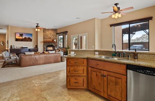 Yucca Valley House | Yucca Valley Gem: Relaxing Adobe Retreat & Pool