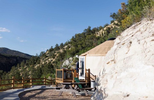 Orderville House | Yurt Overlook #01 with AC and Private Bath King Suite