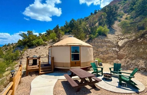 Orderville House | Yurt Overlook #01 with AC and Private Bath King Suite