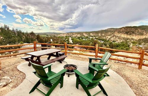 Orderville House | Yurt Overlook #8 with AC and Private Bath King Suite