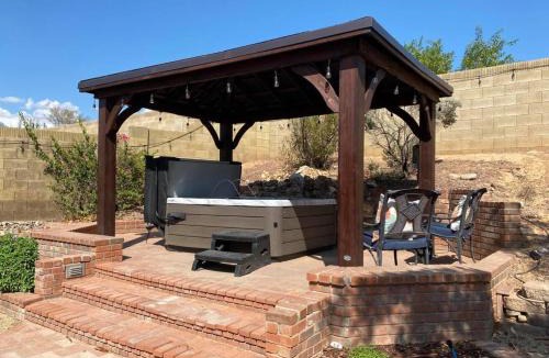 Paradise Valley Village House | Zen Den Hot Tub Misters Hiking Bikes Park