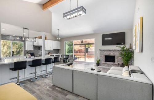 Paradise Valley Village House | Zen Den Hot Tub Misters Hiking Bikes Park