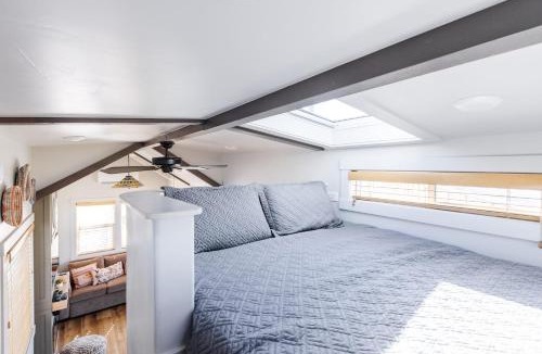 Apple Valley House | Zion-Day-Trip Ready, Tiny Home, Mountain Views