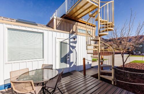 Apple Valley House | Zion Stay, Scenic Tiny Home & Sunset Views