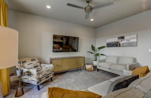 Hurricane House | Zion Village Vacation Home, PickleBall, Basketball, Heated Pool