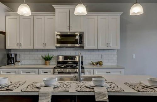 Hurricane House | Zion Village Vacation Home, PickleBall, Basketball, Heated Pool