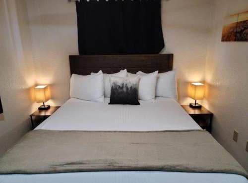 070B Grand Canyon Suite with Kitchenette near South Rim Sleeps 4