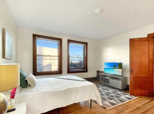 1 Bed Apt on Grand - Walk to 3 Breweries!