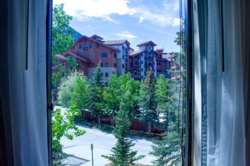 1 Bedroom Condo Perfect Location #303 with Pool and Hot Tub