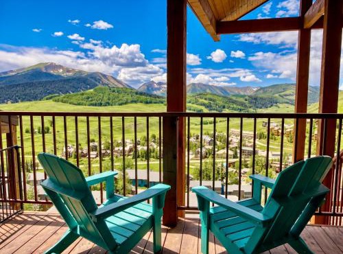 1 Bedroom Suit at Trailhead - Top Floor - Mountain Views