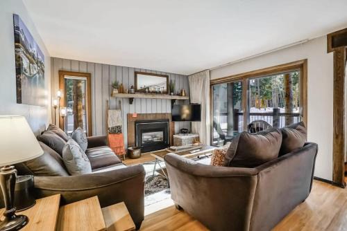 1 BR Condo Walk to Lift and Main St Plus Pool with View