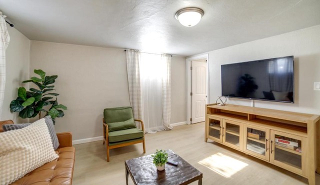 1 Mi to College of Idaho! Walkable Downtown Apt