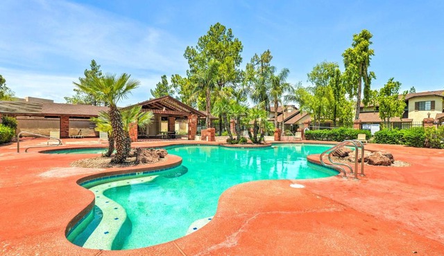 < 1 Mi to Downtown Gilbert: Home w/Pool Access!