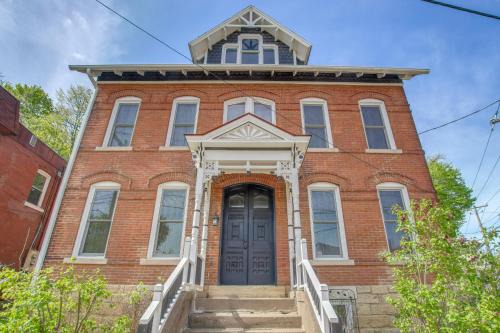 < 1 Mi to Downtown: Historic Dubuque Gem!