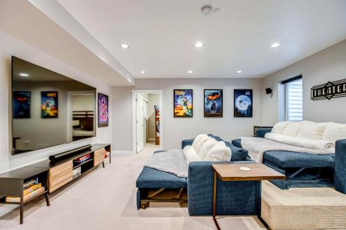 1 Mi to Dtwn Denver: Sleek Duplex w/Rooftop Deck!