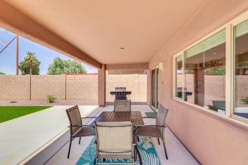 1 Mi to Golf Course: Yuma Oasis w/Furnished Patio