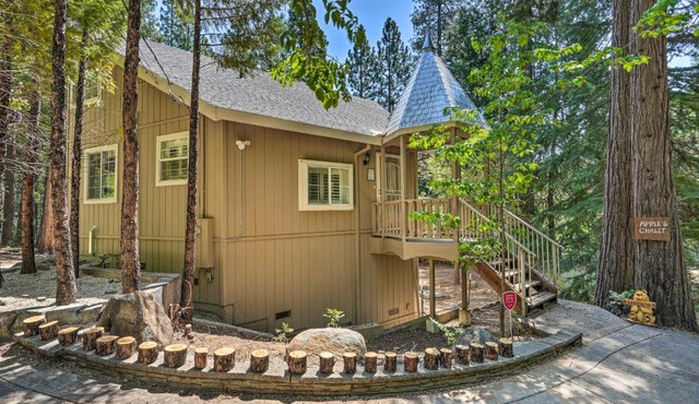 1 Mi to Jenkinson Lake: ‘Apple’s Chalet’ w/Deck