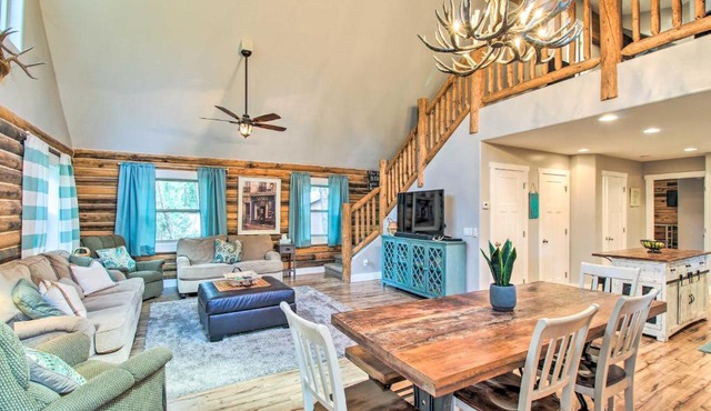 1 Mi to Lake: Chic Arizona Cabin w/Large Porch!