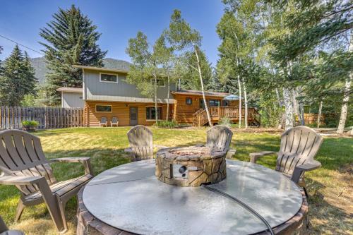 1 Mi to Pikes Peak! Creekside Family Hideaway
