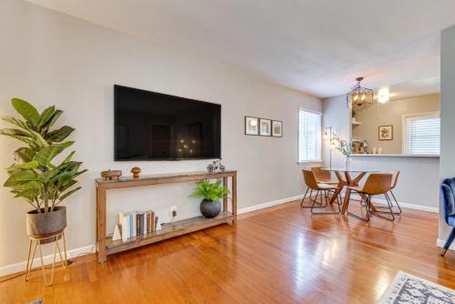 1 Mi to Shopping & Dining: Central Burbank Duplex
