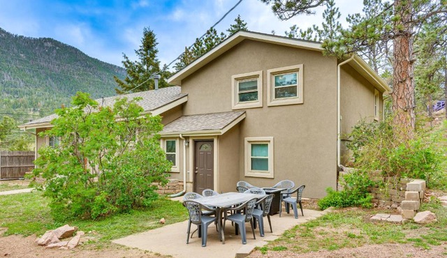 10 Mi to The Incline! Gem w/Game Room & Fire Pit