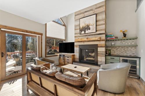 101 Tall Pines : 5