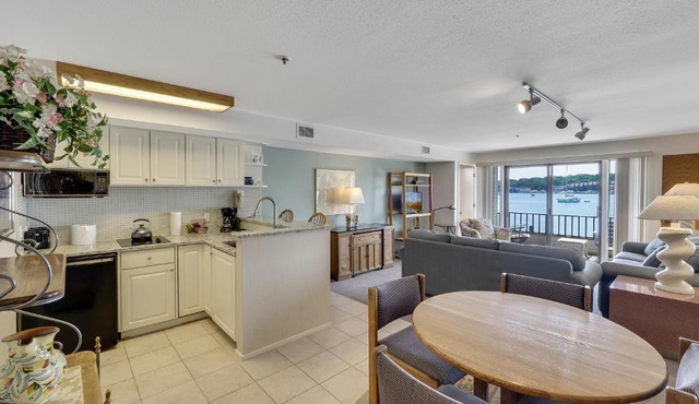 111 Edgewater Inn