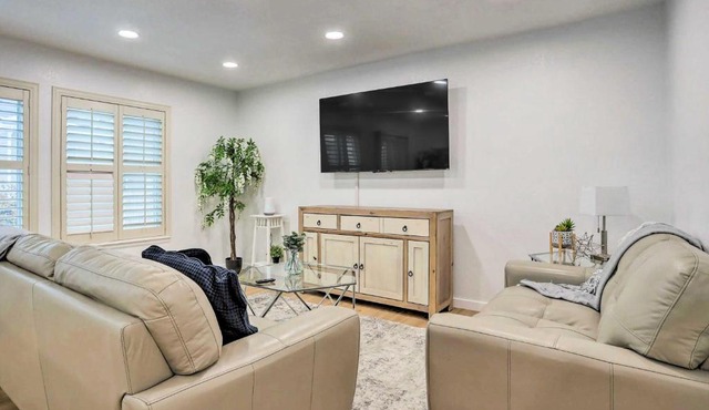 13 Mi to Dtwn Denver: Northglenn Townhome w/Patio