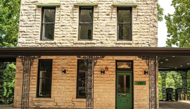 151 Spring Downtown Eureka Springs Suite E