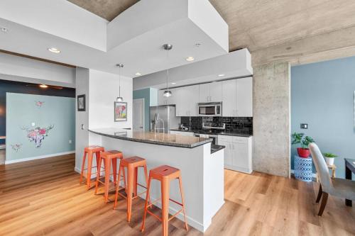 1700 Bassett, Unit 818