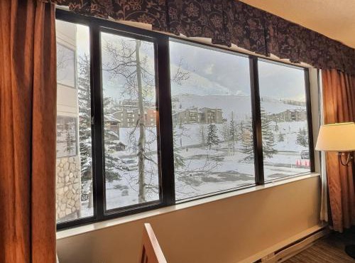 1bd 272 Perfect Location with Pool