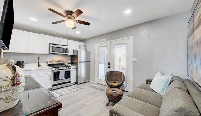 1BR Casita Suite, Central Location, Private Bkyd
