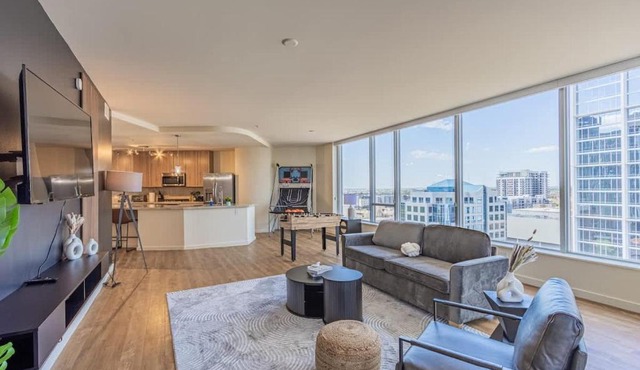 1BR Modern Apartment in DT HighRise with Gym, Parking, Pool and W-D