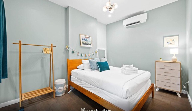 1BR with Kitchen & Free Parking - Walk Everywhere