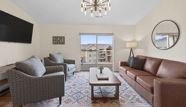 1J Top Floor Moab RedCliff Condo POOL & HOT TUB