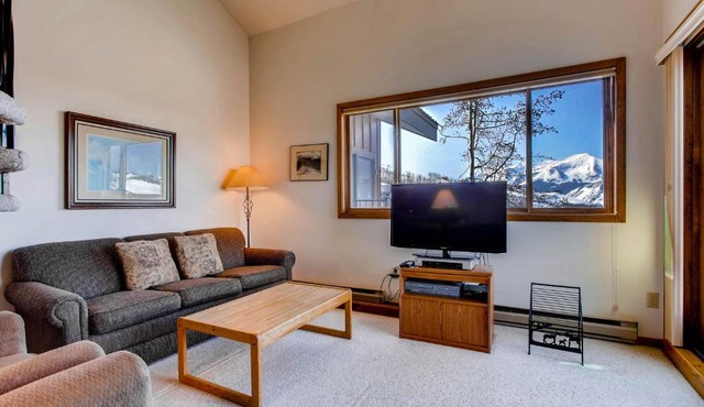 2 Br Buttes Condo- Breathtaking Views Of Mountain Range Condo