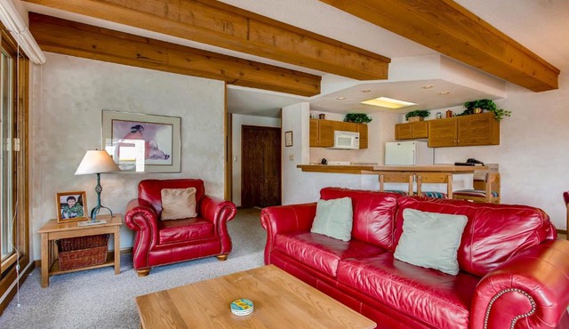 2 Br With Views Of Wood Creek & Mountains Condo