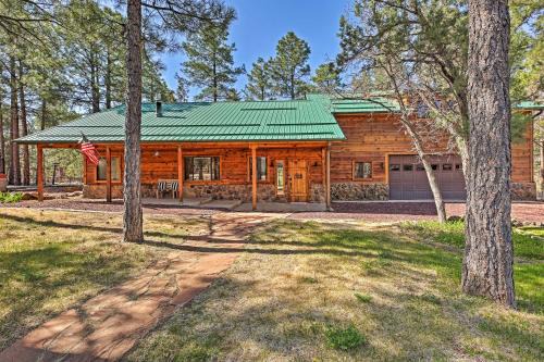 2 Decks & Game Room: Expansive Family Cabin