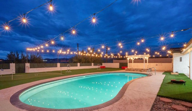 2 Mi to Lake Havasu: Group Oasis w/Views + Games